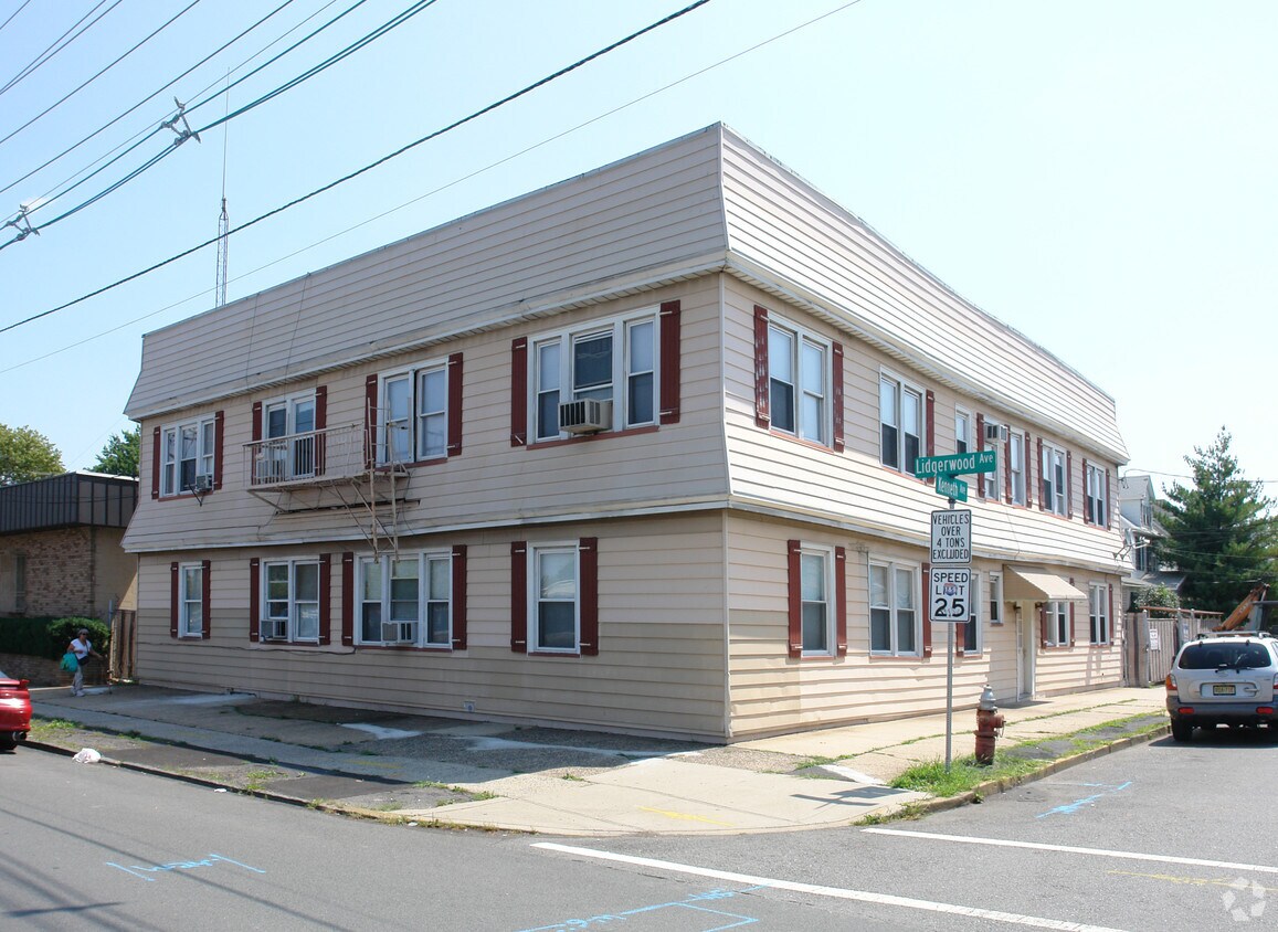 Building Photo - 742-746 Lidgerwood Ave