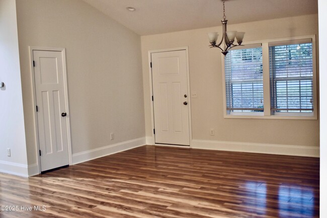 Building Photo - 315 Adams Cir