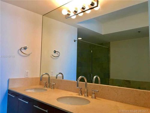 Building Photo - 2641 N Flamingo Rd