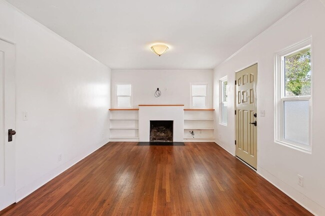 Building Photo - 306 W Ortega St