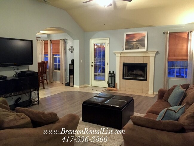 Building Photo - Now Pre-leasing for Mid-April