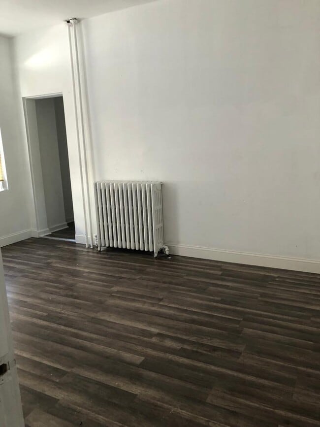 Building Photo - 1228 W Venango St