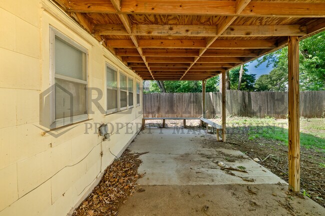 Building Photo - 853 N Terrace Dr