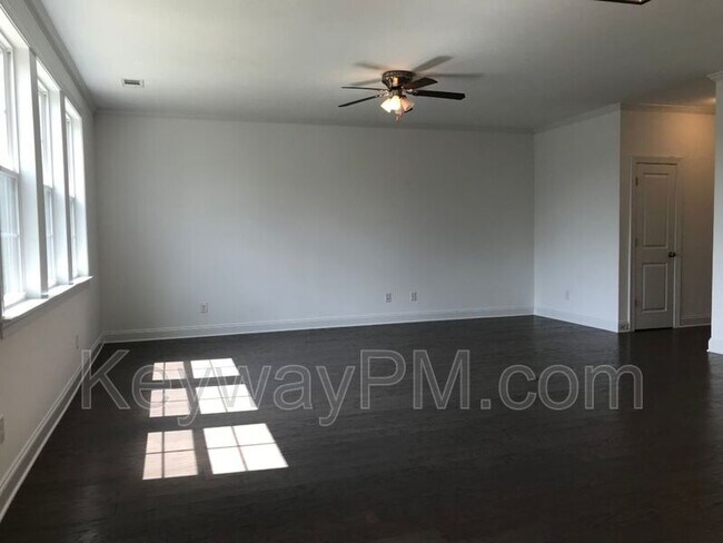 Building Photo - 943 Glenhaven Dr