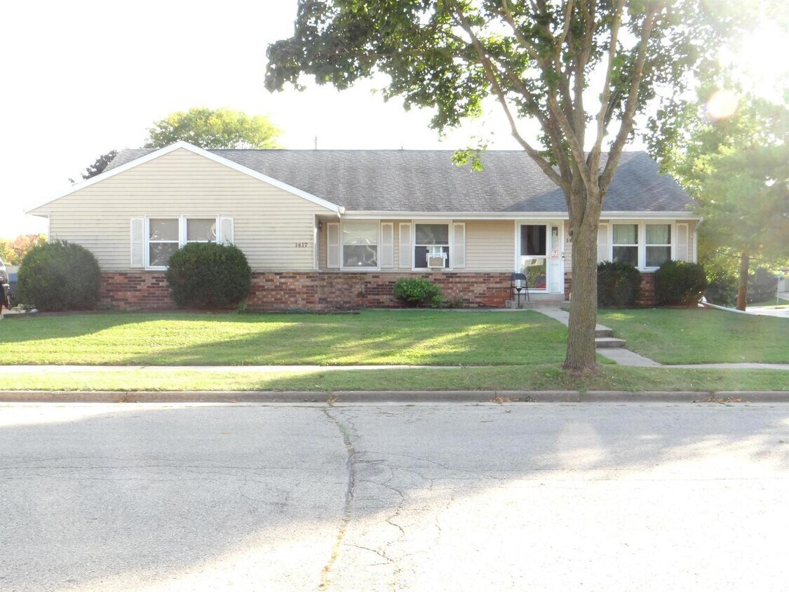 1417 American Ave, Waukesha, WI 53188 Townhome Rentals in Waukesha WI