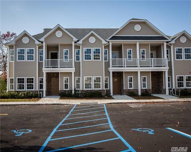 Building Photo - 3025 Sunrise Hwy