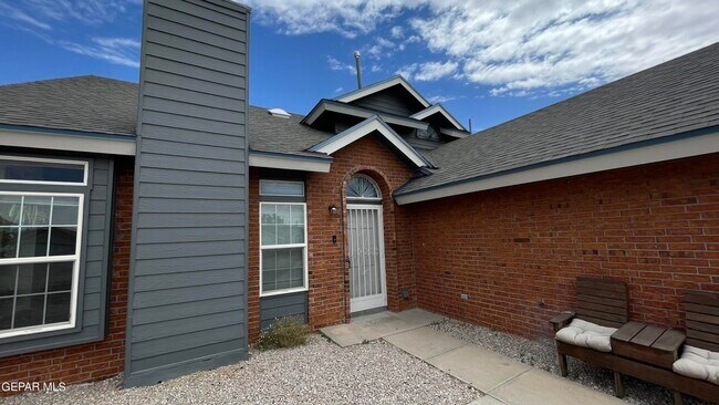 Building Photo - 10721 Pleasant Hills Dr