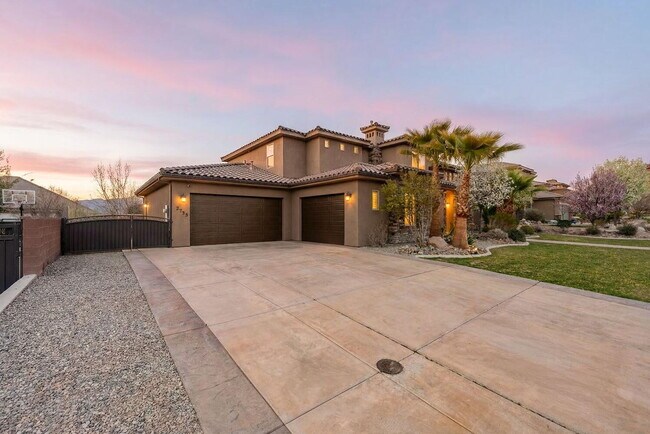 Building Photo - 6 Bed, 4 Bath with RV Parking and No HOA in Sycamore — Available Now!