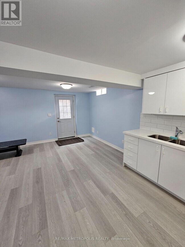 Building Photo - 1595 Otonabee Dr