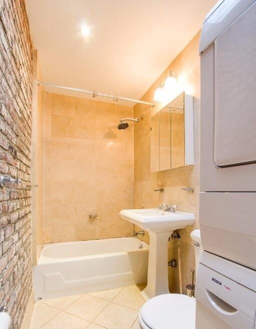 Building Photo - 95 Perry St