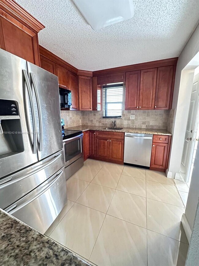 Foto del edificio - 9370 SW 8th St