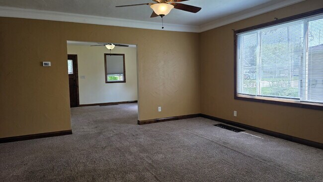 Foto del edificio - Large 2 bedroom Duplex- LOWER