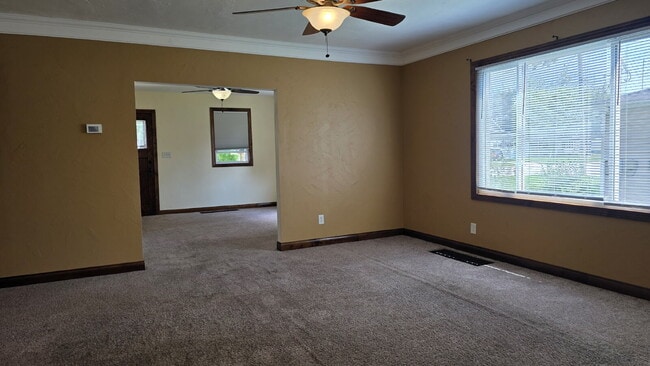 Building Photo - Large 2 bedroom Duplex- LOWER