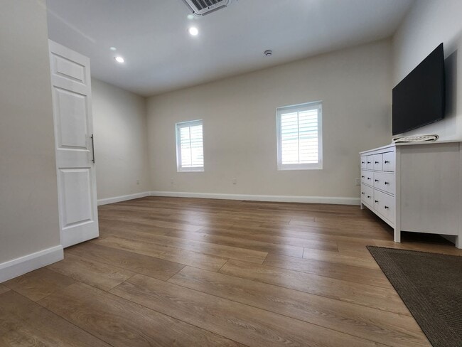 Building Photo - 10458 Brooke Ave
