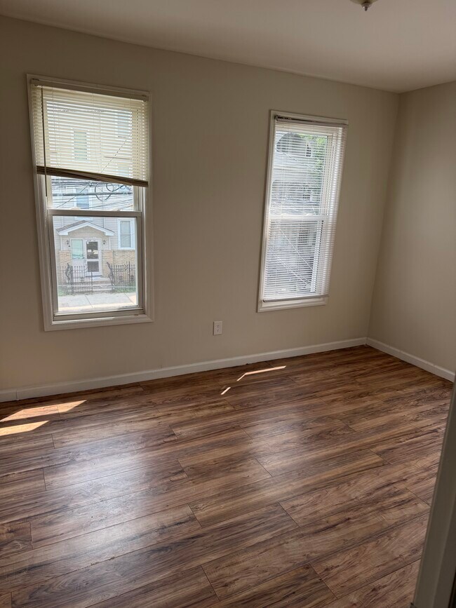 Building Photo - 809 S 16th St