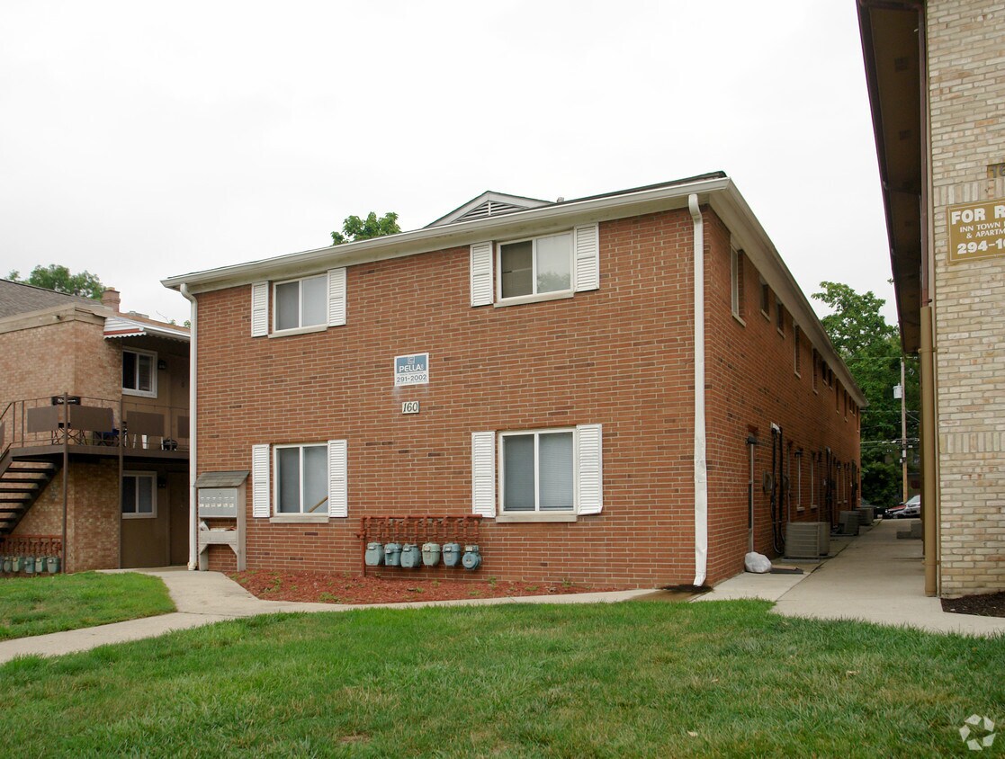 Primary Photo - 160 E Norwich Ave