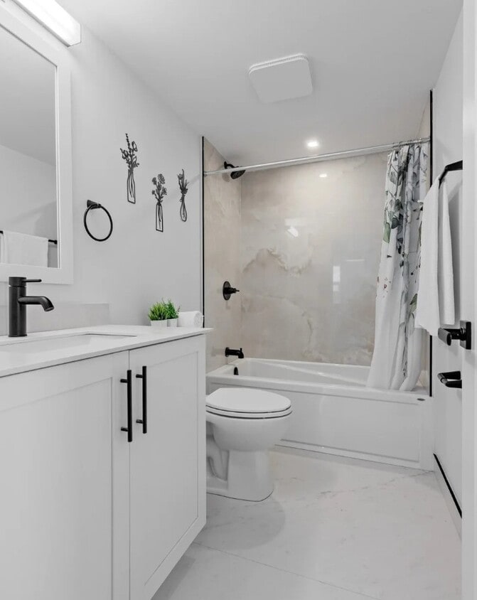 Building Photo - 263 Currell Av