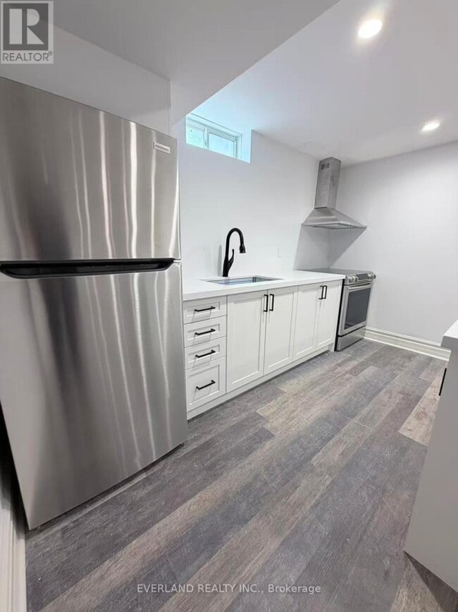 Building Photo - 232 Duncan Rd