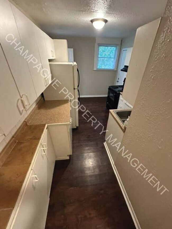 Building Photo - 4046 McGee St