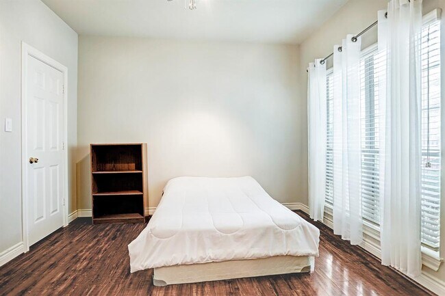 Foto del edificio - 1713 Spring St