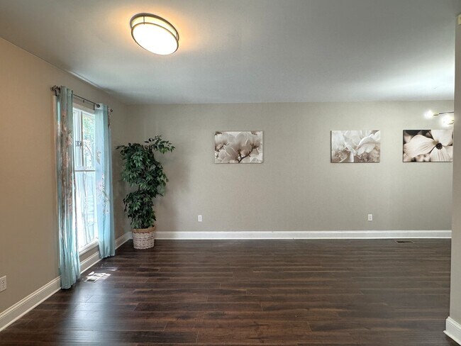 Foto del edificio - 6652 Fernwood Dr