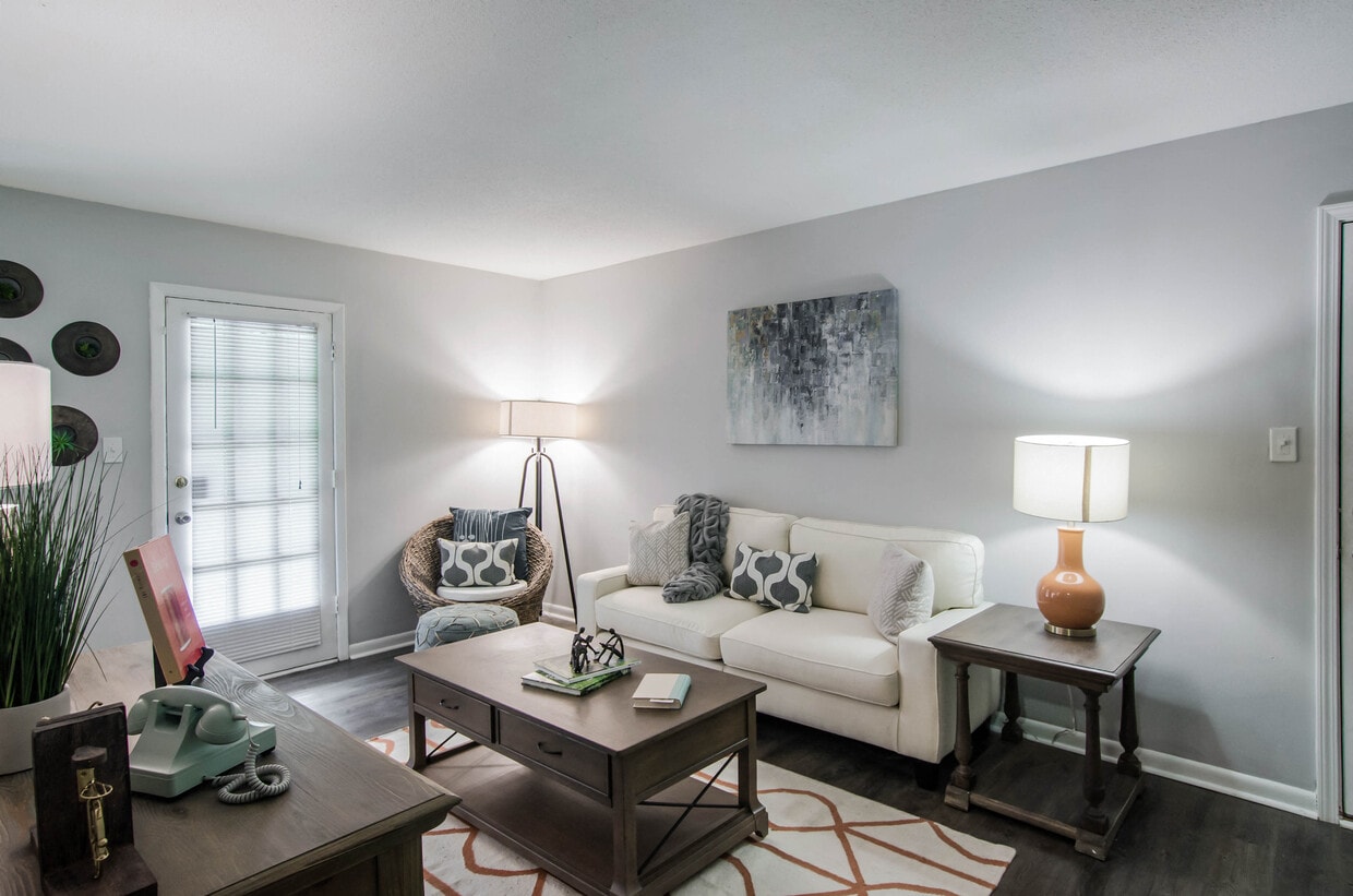 Foto principal - Gates at Summerville Apartments