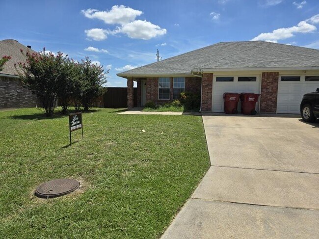 Building Photo - 1185 Greywood Dr