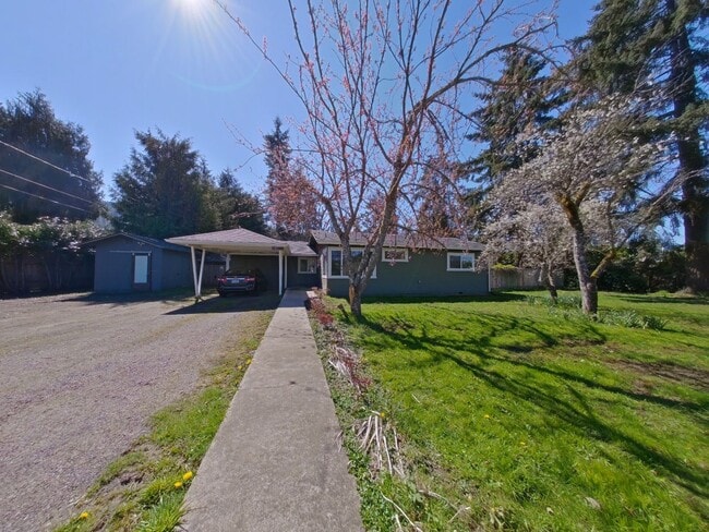 Building Photo - Charming & Updated 2-Bedroom Home with Uni...