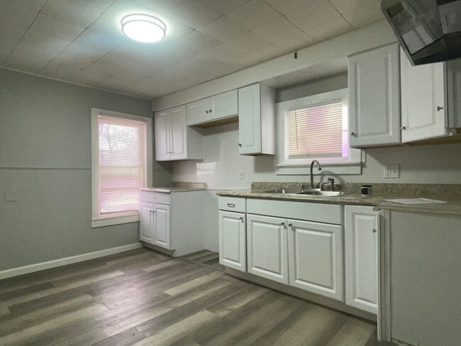 Building Photo - 3311 E 52nd | 2 BDRM 1 BATH | 711 SQFT