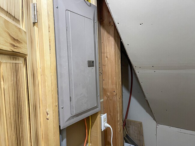 Building Photo - 1410 E. 1st St