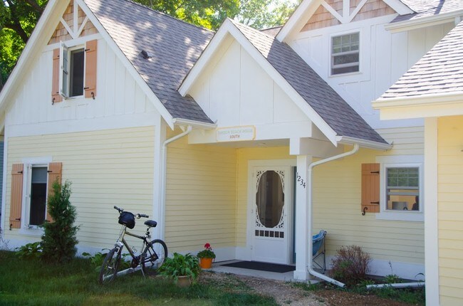 Building Photo - 1234 Scenic Hideaway Ln NE