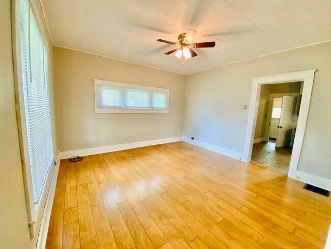 Foto del edificio - 222 Oakwood St