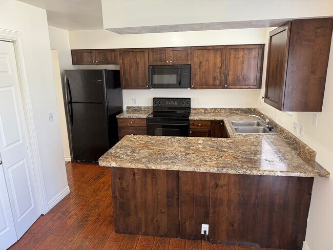 Building Photo - Beautiful five bedroom home