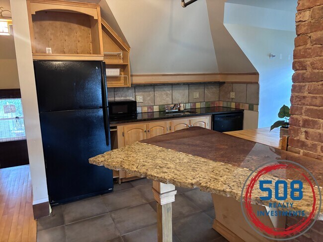 Foto del edificio - 667 Southbridge St