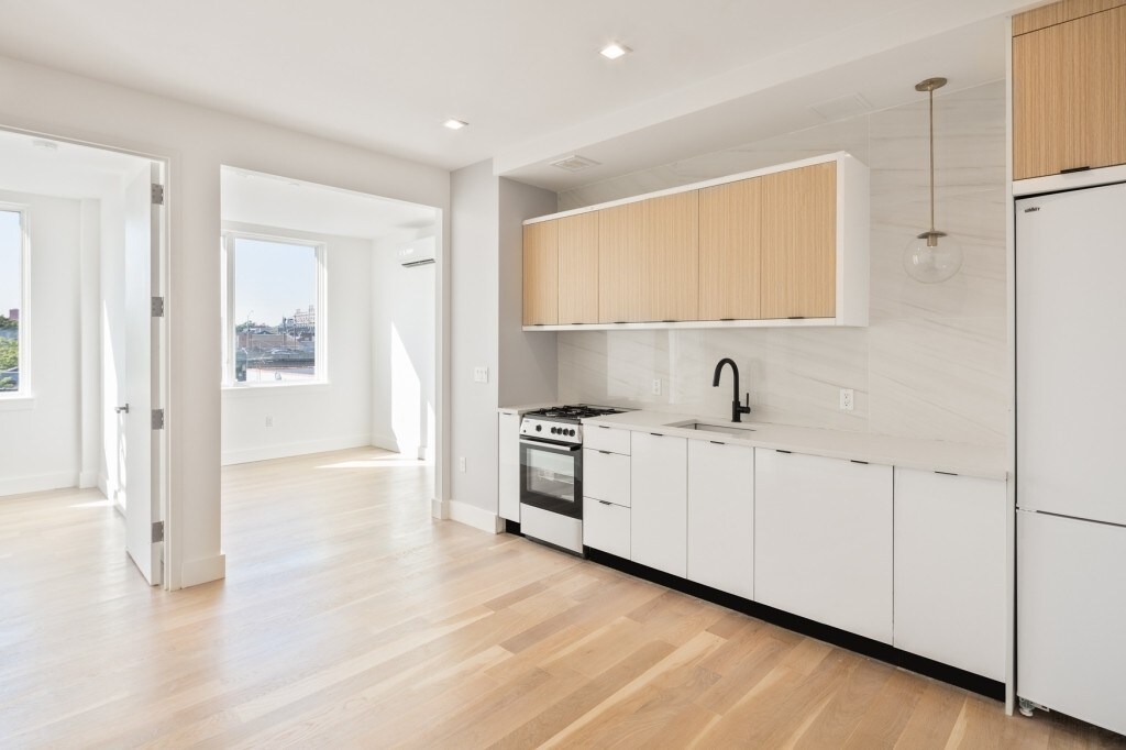 Primary Photo - 137 Bayard St
