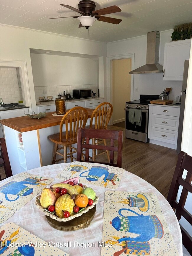 Building Photo - 129 Main St