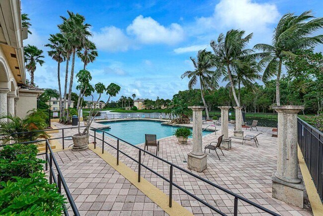 Foto del edificio - 1400 Crestwood Ct S