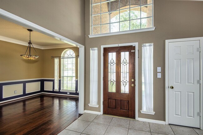 Building Photo - 6219 Surfside Ln