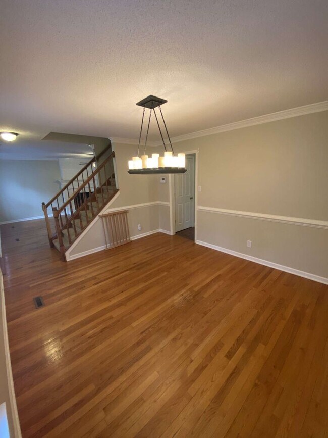 Foto del edificio - Charming 3 Bed Colonial in Woodcroft!