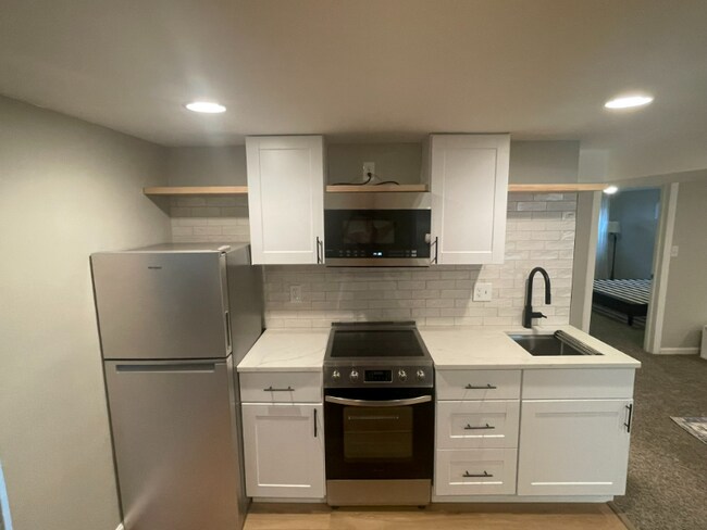 Foto del edificio - 9250 N King Way