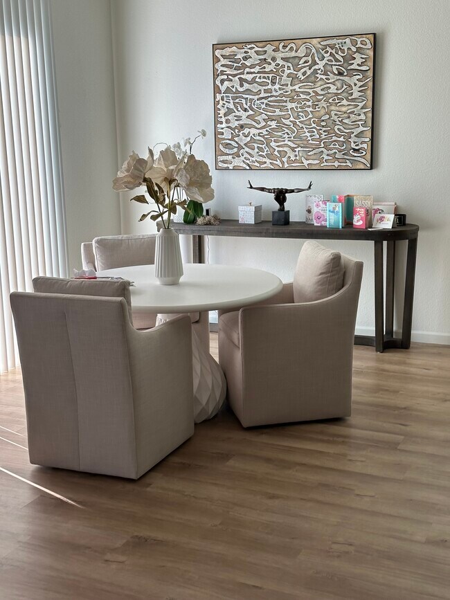 Foto del edificio - 2295 Iron Point Rd