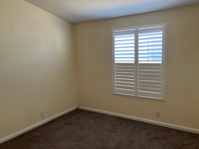 Building Photo - 350 Riviera Dr