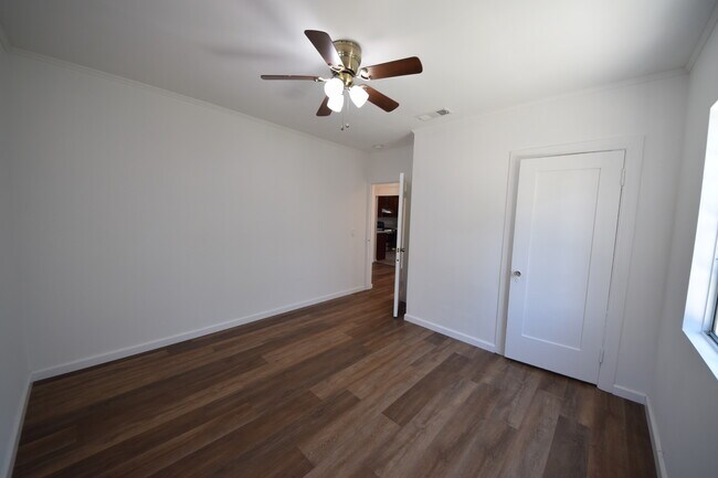 Building Photo - 3300 Bellevue Ave