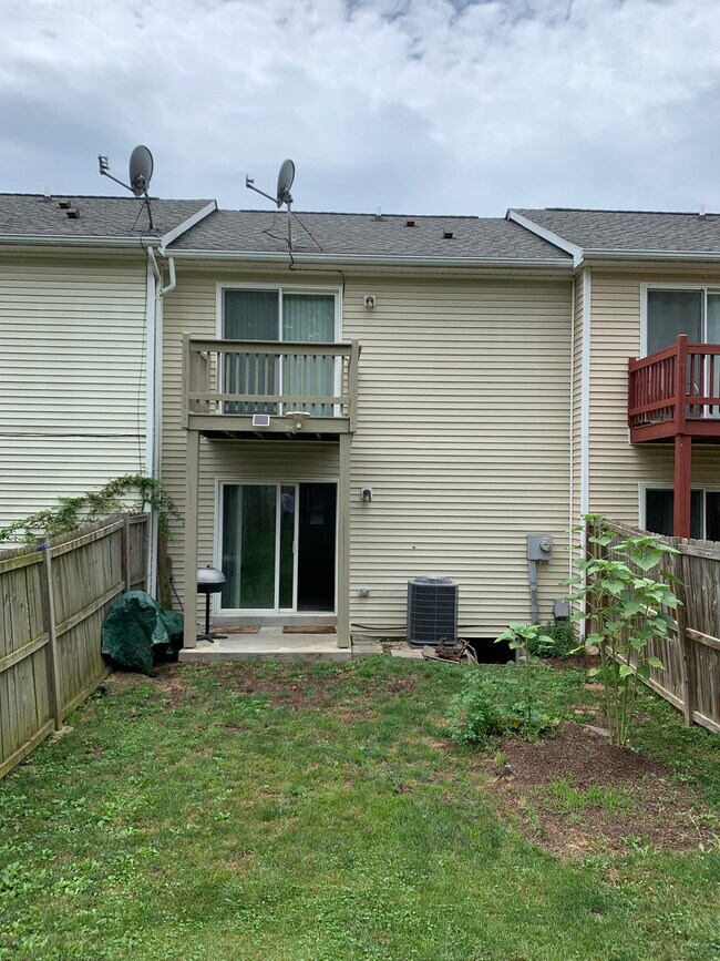 Building Photo - 262 Commerce Dr