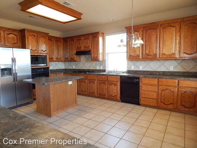 Building Photo - 4 br, 2.5 bath House - 1494 Red Wolf