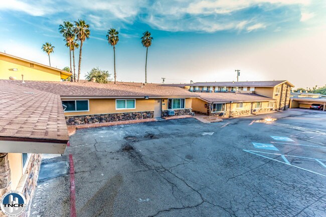 Building Photo - 1471 E Eureka St