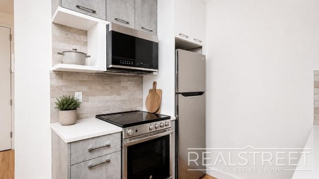 Building Photo - MODERN 1 BED IN CROWN HEIGHTS!
