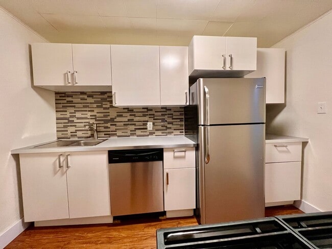 Building Photo - Spacious 1BR apartment with office/ 2nd bedroom.