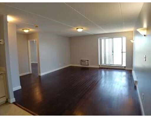 Foto del edificio - 46 Cochituate Rd