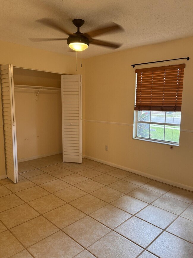 Foto del edificio - 5267 Edgewood Dr